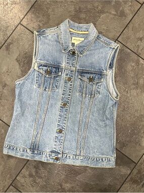 Eddie Bauer Light Blue Denim Sleeveless Jean Jacket